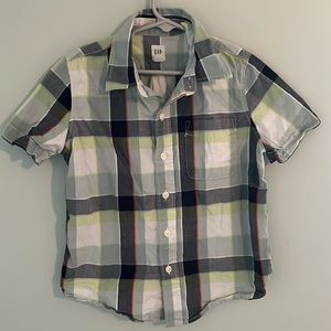 Gap kids multi-colored plaid button down shirt with w/ short sleeves and pocket